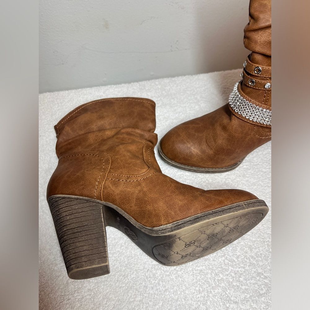 Daisy Fuentes, Sz 5.5 Brown Boots, Booties Western style Rhinestone accents. - Picture 9 of 9